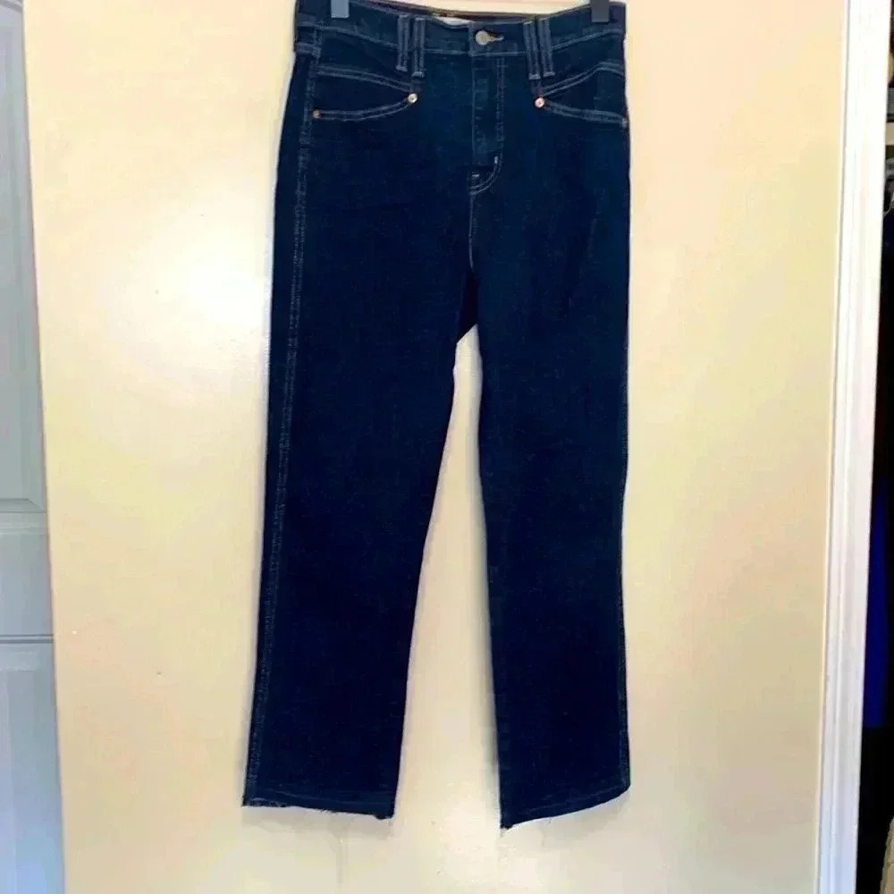 Levi‘s Signature High Rise Straight Dark Wash Mid Weight Jeans w Stretch Size 8